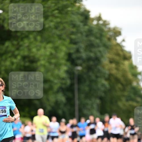 29.06.2025 - hella hamburg halbmarathon Dr. Thomas Lammeyer http://msf.ph/oto/8433487 29.06.2025 10:53:13 Kennedybrücke 1142, 1157, 1174, 1175, 1392, 1626, 1701, 2067, 2475, 3383, 3486, 4327, 5010, 5551, 7394, 7532, 8719, 9341, 9552, 9691, 10204, 10794, 11000 meine-sportfotos.de