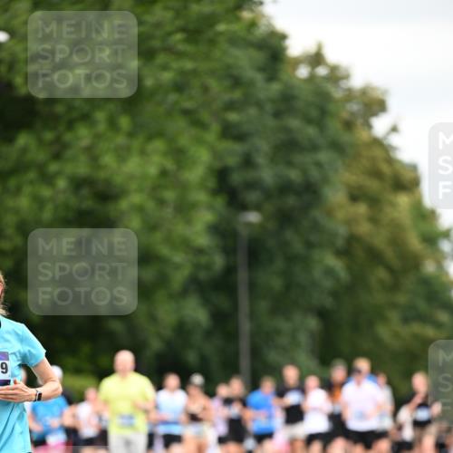 29.06.2025 - hella hamburg halbmarathon Dr. Thomas Lammeyer http://msf.ph/oto/8433495 29.06.2025 10:53:13 Kennedybrücke 1142, 1157, 1174, 1175, 1392, 1626, 1701, 2067, 2475, 3383, 3486, 4327, 5010, 5551, 7394, 7532, 8719, 9341, 9552, 9691, 10204, 10794, 11000 meine-sportfotos.de