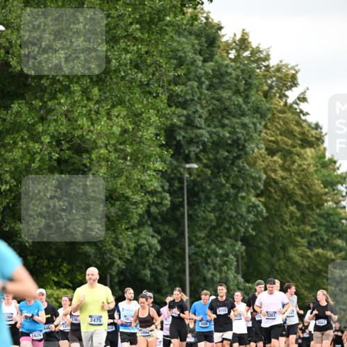 29.06.2025 - hella hamburg halbmarathon Dr. Thomas Lammeyer http://msf.ph/oto/8433497 29.06.2025 10:53:13 Kennedybrücke 1142, 1157, 1174, 1175, 1392, 1626, 1701, 2067, 2475, 3383, 3486, 4327, 5010, 5551, 7394, 7532, 8719, 9341, 9552, 9691, 10204, 10794, 11000 meine-sportfotos.de