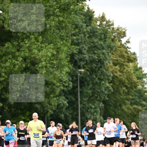 29.06.2025 - hella hamburg halbmarathon Dr. Thomas Lammeyer http://msf.ph/oto/8433512 29.06.2025 10:53:14 Kennedybrücke 1142, 1157, 1174, 1175, 1392, 1626, 1701, 2067, 2475, 3086, 3383, 3486, 4327, 5010, 5551, 7394, 7532, 8719, 9341, 9552, 9691, 10204, 10794, 11000 meine-sportfotos.de