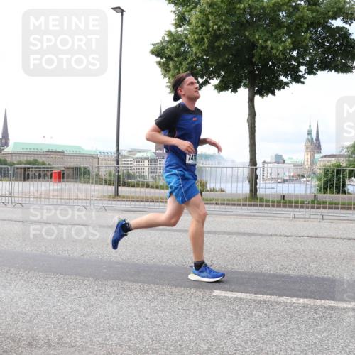 29.06.2025 - hella hamburg halbmarathon Lena Gebhardt http://msf.ph/oto/8433546 29.06.2025 10:08:23 Lombardsbrücke 1427, 1527, 2427, 4228, 4864, 5287, 5926, 6100, 6590, 7198, 7348, 7476, 8585, 9457, 9616, 9823, 9951, 9958, 10092, 10609, 10857, 11780, 11967, 12144, 12658, 12893, 13014, 13458, 14631, 14902, 14965, 15429, 15785, 16439, 16809, 18325, 18531 meine-sportfotos.de