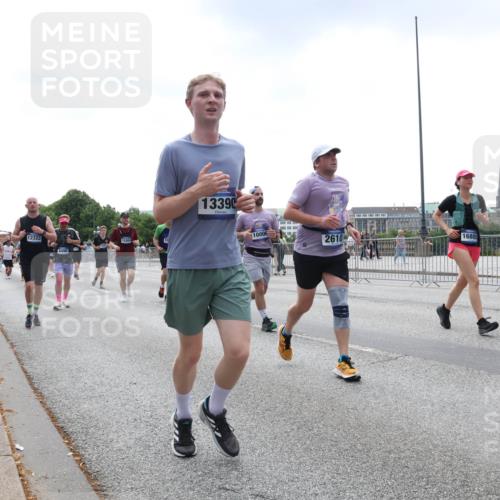 29.06.2025 - hella hamburg halbmarathon Lena Gebhardt http://msf.ph/oto/8433553 29.06.2025 10:44:33 Lombardsbrücke 12322, 10304, 13390, 10006, 2610, 1680, 1564, 1345, 1519, 1802, 1804, 2186, 2343, 2610, 2674, 2692, 3065, 3506, 3596, 4215, 4496, 4898, 4968, 5127, 5355, 5647, 5649, 5730, 5731, 6002, 7216, 7610, 7818, 7842, 8272, 8582, 8591, 8763, 8957, 9084, 9085, 9331, 9333, 9397, 9510, 9536, 10006, 10223, 10303, 10304, 10416, 11272, 11825, 11955, 12318, 12322, 12409, 12803, 12995, 13262, 13288, 13330, 13390, 13906, 14091, 14123, 14350, 14654, 14681, 14971, 18454, 18459 meine-sportfotos.de