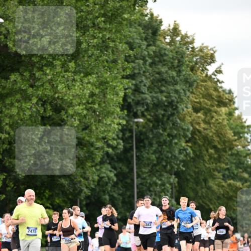 29.06.2025 - hella hamburg halbmarathon Dr. Thomas Lammeyer http://msf.ph/oto/8433567 29.06.2025 10:53:15 Kennedybrücke 1142, 1157, 1174, 1175, 1392, 1626, 1701, 2067, 2475, 3086, 3383, 3486, 4327, 5010, 5551, 7394, 7532, 8719, 9341, 9552, 9691, 10204, 10794, 11000 meine-sportfotos.de