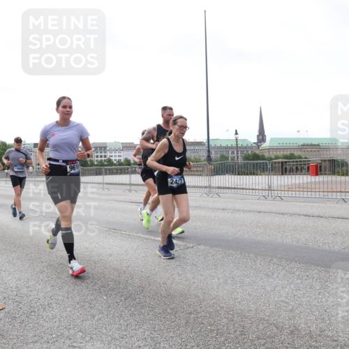 29.06.2025 - hella hamburg halbmarathon Lena Gebhardt http://msf.ph/oto/8433575 29.06.2025 10:08:25 Lombardsbrücke 7198, 10609, 9616, 2427, 1427, 1527, 2427, 5287, 5926, 6100, 6590, 7198, 7348, 7476, 8585, 9457, 9616, 9823, 9951, 9958, 10092, 10609, 10857, 11780, 11967, 12144, 12658, 12893, 13014, 14631, 14902, 14965, 15429, 15785, 16439, 16809, 18325 meine-sportfotos.de