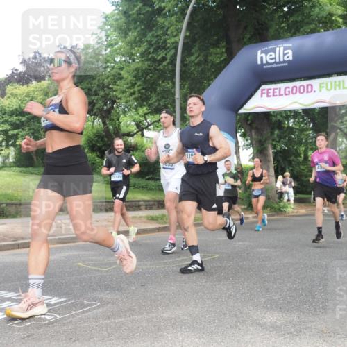 29.06.2025 - hella hamburg halbmarathon KatJ http://msf.ph/oto/8433621 29.06.2025 10:43:59 Zwischen KM18-KM19 2676, 4833, 4940, 4951, 5570, 6835 meine-sportfotos.de