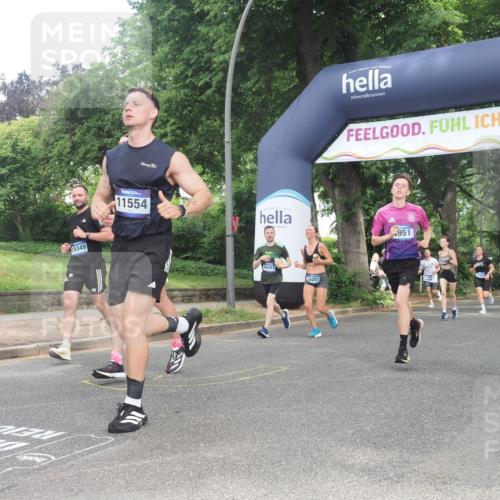 29.06.2025 - hella hamburg halbmarathon KatJ http://msf.ph/oto/8433638 29.06.2025 10:43:59 Zwischen KM18-KM19 2676, 4833, 4940, 4951, 5570, 6835 meine-sportfotos.de