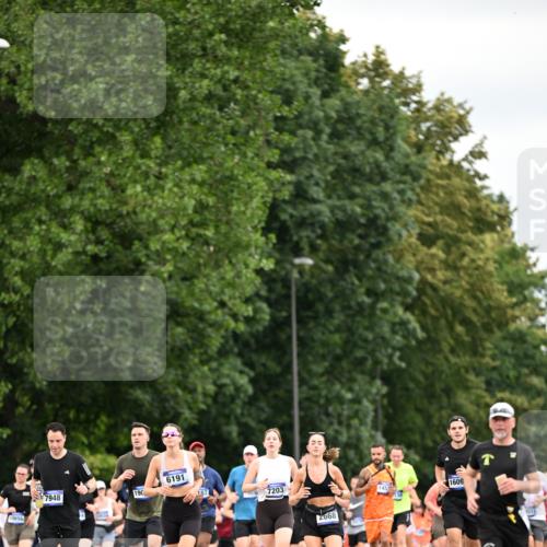 29.06.2025 - hella hamburg halbmarathon Dr. Thomas Lammeyer http://msf.ph/oto/8433676 29.06.2025 10:53:30 Kennedybrücke 1142, 1584, 1626, 2475, 2527, 2668, 3086, 3232, 3383, 3486, 3661, 4403, 5551, 5781, 6191, 6497, 7203, 7532, 7650, 7931, 7936, 7947, 7948, 8065, 8549, 8759, 8760, 9245, 9341, 10204, 10333, 10479, 11192 meine-sportfotos.de