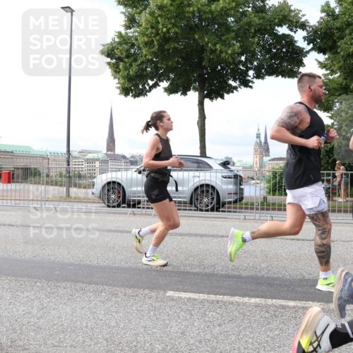29.06.2025 - hella hamburg halbmarathon Lena Gebhardt http://msf.ph/oto/8433747 29.06.2025 10:08:26 Lombardsbrücke 1427, 1527, 2427, 5926, 6100, 6590, 7198, 7348, 7476, 8585, 9457, 9616, 9823, 9951, 9958, 10035, 10092, 10609, 10857, 11780, 11967, 12144, 12658, 12893, 13014, 14631, 14902, 14965, 15429, 15785, 16439, 16809, 18325 meine-sportfotos.de