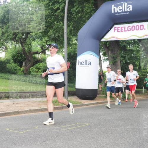 29.06.2025 - hella hamburg halbmarathon KatJ http://msf.ph/oto/8433766 29.06.2025 10:44:05 Zwischen KM18-KM19 1719, 2883, 4951 meine-sportfotos.de