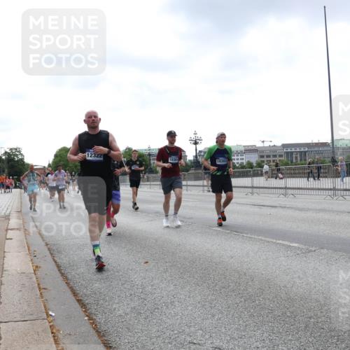 29.06.2025 - hella hamburg halbmarathon Lena Gebhardt http://msf.ph/oto/8433779 29.06.2025 10:44:35 Lombardsbrücke 12322, 10304, 10303, 1345, 1519, 2186, 2343, 2610, 2674, 2692, 3065, 3506, 3596, 4215, 4496, 4898, 4968, 5355, 5647, 5649, 5730, 5731, 6002, 6841, 7216, 7610, 7818, 7842, 8272, 8582, 8591, 8763, 9084, 9085, 9331, 9333, 9397, 9510, 9536, 10006, 10223, 10303, 10304, 10416, 11272, 11825, 11955, 12318, 12322, 12409, 12803, 12995, 13262, 13288, 13330, 13390, 13906, 14091, 14123, 14350, 14654, 14681, 14971, 18454, 18459 meine-sportfotos.de