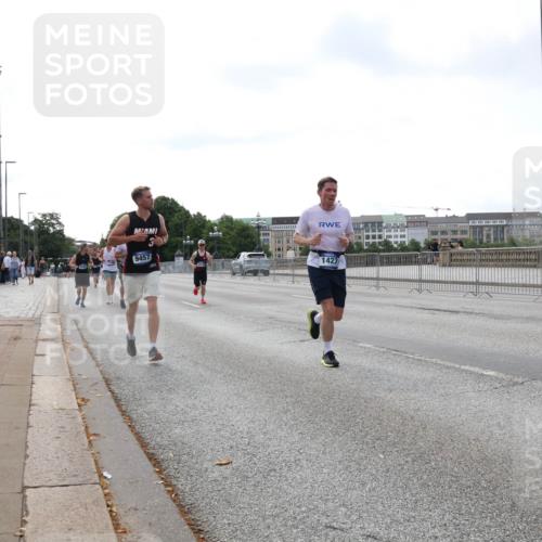 29.06.2025 - hella hamburg halbmarathon Lena Gebhardt http://msf.ph/oto/8433923 29.06.2025 10:08:30 Lombardsbrücke 9457, 1427, 1427, 1527, 2427, 3762, 5926, 6100, 6590, 7198, 7348, 7476, 8585, 9457, 9616, 9823, 9951, 9958, 10035, 10092, 10609, 10857, 11780, 11967, 12144, 12658, 13014, 14631, 14902, 14965, 15429, 16439, 18325 meine-sportfotos.de