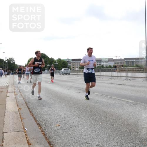 29.06.2025 - hella hamburg halbmarathon Lena Gebhardt http://msf.ph/oto/8433939 29.06.2025 10:08:30 Lombardsbrücke 9457, 1427, 1427, 1527, 2427, 3762, 5926, 6100, 6590, 7198, 7348, 7476, 8585, 9457, 9616, 9823, 9951, 9958, 10035, 10092, 10609, 10857, 11780, 11967, 12144, 12658, 13014, 14631, 14902, 14965, 15429, 16439, 18325 meine-sportfotos.de