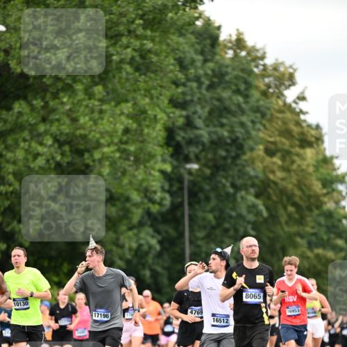 29.06.2025 - hella hamburg halbmarathon Dr. Thomas Lammeyer http://msf.ph/oto/8433977 29.06.2025 10:53:40 Kennedybrücke 1167, 1584, 1626, 2475, 2527, 2668, 2716, 3086, 3232, 3253, 3383, 3661, 4403, 4769, 5118, 5781, 6191, 6497, 7203, 7650, 7931, 7936, 7947, 7948, 8065, 8549, 8759, 8760, 9245, 10130, 10204, 10333, 10479, 10654, 11192 meine-sportfotos.de