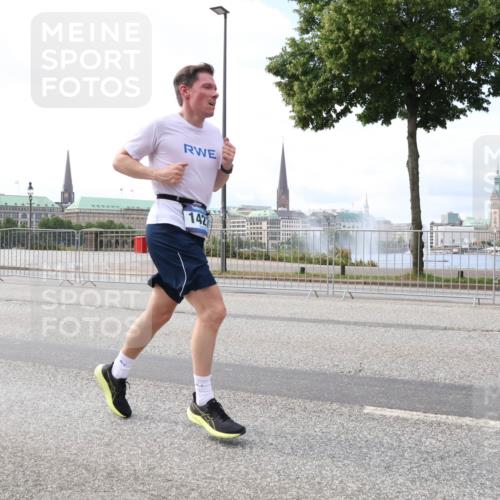 29.06.2025 - hella hamburg halbmarathon Lena Gebhardt http://msf.ph/oto/8433998 29.06.2025 10:08:31 Lombardsbrücke 142, 1427, 2427, 3762, 5926, 6100, 6590, 7198, 7348, 7476, 8585, 9457, 9616, 9823, 9951, 9958, 10035, 10092, 10609, 10857, 11780, 11967, 12144, 12658, 13014, 13174, 14631, 14902, 14965, 15429, 16439, 18325 meine-sportfotos.de