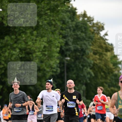 29.06.2025 - hella hamburg halbmarathon Dr. Thomas Lammeyer http://msf.ph/oto/8434006 29.06.2025 10:53:41 Kennedybrücke 1167, 1584, 1626, 2437, 2438, 2475, 2527, 2668, 2716, 3086, 3232, 3253, 3383, 3661, 4403, 4769, 5118, 5479, 5480, 5781, 6191, 6497, 7203, 7650, 7931, 7936, 7947, 7948, 8065, 8549, 8759, 8760, 9245, 10130, 10204, 10333, 10479, 10654, 11192 meine-sportfotos.de