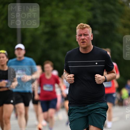 29.06.2025 - hella hamburg halbmarathon Dr. Thomas Lammeyer http://msf.ph/oto/8434064 29.06.2025 10:53:46 Kennedybrücke 1167, 1584, 2437, 2438, 2527, 2668, 2716, 3232, 3253, 3661, 4403, 4769, 5118, 5479, 5480, 5781, 6191, 6497, 7203, 7650, 7679, 7931, 7936, 7947, 7948, 8065, 8549, 8759, 8760, 9245, 10130, 10333, 10479, 10654, 10782, 11192 meine-sportfotos.de