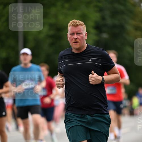 29.06.2025 - hella hamburg halbmarathon Dr. Thomas Lammeyer http://msf.ph/oto/8434073 29.06.2025 10:53:46 Kennedybrücke 1167, 1584, 2437, 2438, 2527, 2668, 2716, 3232, 3253, 3661, 4403, 4769, 5118, 5479, 5480, 5781, 6191, 6497, 7203, 7650, 7679, 7931, 7936, 7947, 7948, 8065, 8549, 8759, 8760, 9245, 10130, 10333, 10479, 10654, 10782, 11192 meine-sportfotos.de