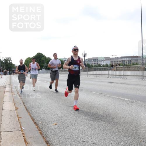 29.06.2025 - hella hamburg halbmarathon Lena Gebhardt http://msf.ph/oto/8434079 29.06.2025 10:08:33 Lombardsbrücke 2144, 11780, 1427, 2427, 3762, 5926, 6100, 6590, 7198, 7348, 7476, 8585, 9457, 9616, 9823, 9951, 9958, 10035, 10092, 10609, 10857, 11780, 11967, 12144, 12658, 13014, 13174, 14631, 14902, 14965, 15429, 16439, 18325 meine-sportfotos.de