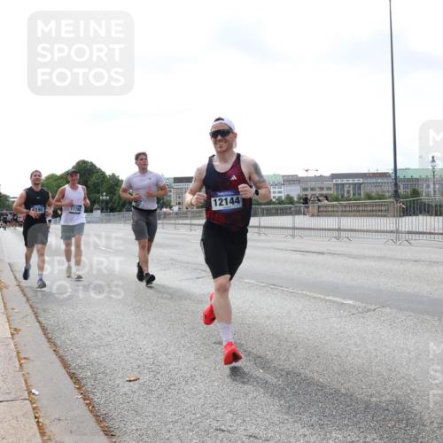 29.06.2025 - hella hamburg halbmarathon Lena Gebhardt http://msf.ph/oto/8434094 29.06.2025 10:08:33 Lombardsbrücke 6590, 11780, 12144, 1427, 2427, 3762, 5926, 6100, 6590, 7198, 7348, 7476, 8585, 9457, 9616, 9823, 9951, 9958, 10035, 10092, 10609, 10857, 11780, 11967, 12144, 12658, 13014, 13174, 14631, 14902, 14965, 15429, 16439, 18325 meine-sportfotos.de