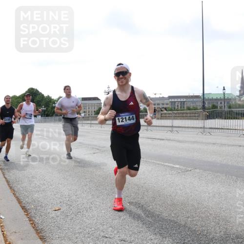 29.06.2025 - hella hamburg halbmarathon Lena Gebhardt http://msf.ph/oto/8434116 29.06.2025 10:08:34 Lombardsbrücke 6590, 11780, 12144, 1427, 2427, 3762, 5347, 5926, 6100, 6590, 7198, 7348, 7476, 8585, 9457, 9616, 9823, 9951, 9958, 10035, 10092, 10609, 10857, 11657, 11780, 11967, 12144, 12658, 13014, 13174, 14631, 14902, 14965, 15429, 15584, 16439, 18325 meine-sportfotos.de
