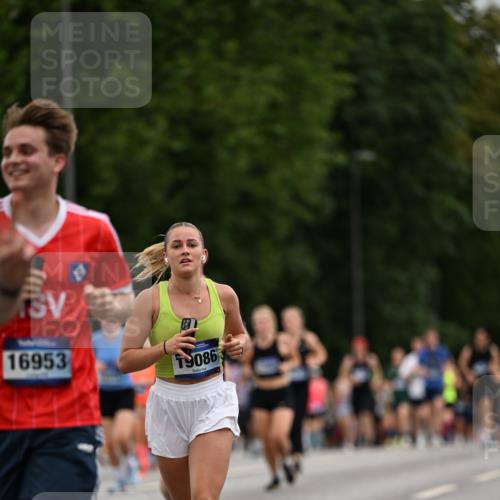 29.06.2025 - hella hamburg halbmarathon Dr. Thomas Lammeyer http://msf.ph/oto/8434138 29.06.2025 10:53:49 Kennedybrücke 1167, 1584, 2437, 2438, 2527, 2668, 2716, 2997, 3232, 3253, 4769, 5118, 5479, 5480, 5781, 6191, 6497, 7203, 7650, 7679, 7947, 7948, 8065, 9245, 10130, 10333, 10654, 10782, 11192 meine-sportfotos.de