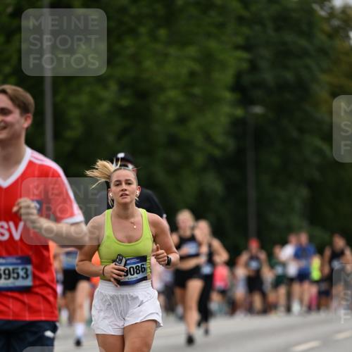 29.06.2025 - hella hamburg halbmarathon Dr. Thomas Lammeyer http://msf.ph/oto/8434140 29.06.2025 10:53:49 Kennedybrücke 1167, 1584, 2437, 2438, 2527, 2668, 2716, 2997, 3232, 3253, 4769, 5118, 5479, 5480, 5781, 6191, 6497, 7203, 7650, 7679, 7947, 7948, 8065, 9245, 10130, 10333, 10654, 10782, 11192 meine-sportfotos.de