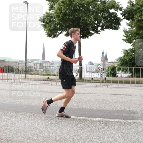29.06.2025 - hella hamburg halbmarathon Lena Gebhardt http://msf.ph/oto/8434166 29.06.2025 10:44:39 Lombardsbrücke 1273, 1345, 1519, 1629, 1924, 2343, 2610, 2674, 3506, 3570, 4215, 4275, 4496, 4968, 5355, 5647, 5649, 5730, 5731, 6002, 6841, 6888, 7216, 7818, 7842, 8272, 8582, 9036, 9084, 9085, 9331, 9333, 9397, 9510, 9536, 10006, 10223, 10303, 10304, 10416, 10668, 11272, 11825, 11955, 12318, 12322, 12409, 12803, 12995, 13039, 13261, 13262, 13288, 13330, 13390, 13906, 14091, 14123, 14350, 14654, 14681, 14971, 18454, 18459 meine-sportfotos.de