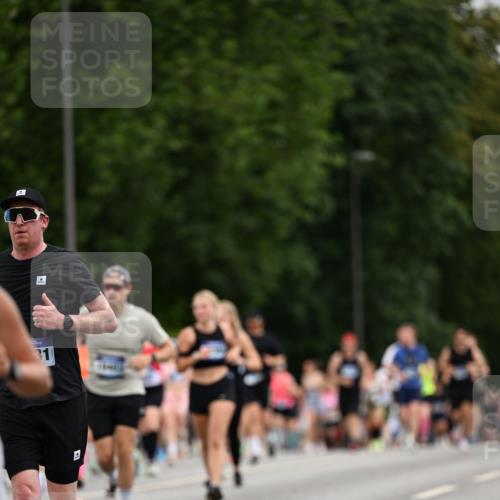 29.06.2025 - hella hamburg halbmarathon Dr. Thomas Lammeyer http://msf.ph/oto/8434169 29.06.2025 10:53:51 Kennedybrücke 1167, 1584, 1805, 2437, 2438, 2668, 2716, 2997, 3253, 4769, 5118, 5479, 5480, 5781, 6191, 7203, 7650, 7679, 7947, 7948, 8065, 9162, 10130, 10333, 10654, 10782, 11192 meine-sportfotos.de
