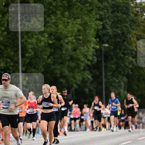 29.06.2025 - hella hamburg halbmarathon Dr. Thomas Lammeyer http://msf.ph/oto/8434182 29.06.2025 10:53:52 Kennedybrücke 1167, 1584, 1805, 2437, 2438, 2668, 2716, 2997, 3253, 4769, 5118, 5479, 5480, 5781, 6191, 7203, 7650, 7679, 7947, 7948, 8065, 9162, 10130, 10333, 10654, 10782, 11192 meine-sportfotos.de
