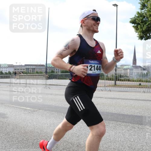 29.06.2025 - hella hamburg halbmarathon Lena Gebhardt http://msf.ph/oto/8434185 29.06.2025 10:08:34 Lombardsbrücke 98, 2144, 1427, 2427, 3762, 5347, 5926, 6100, 6590, 7198, 7348, 7476, 8585, 9457, 9616, 9823, 9951, 9958, 10035, 10092, 10609, 10857, 11657, 11780, 11967, 12144, 12658, 13014, 13174, 14631, 14902, 14965, 15429, 15584, 16439, 18325 meine-sportfotos.de