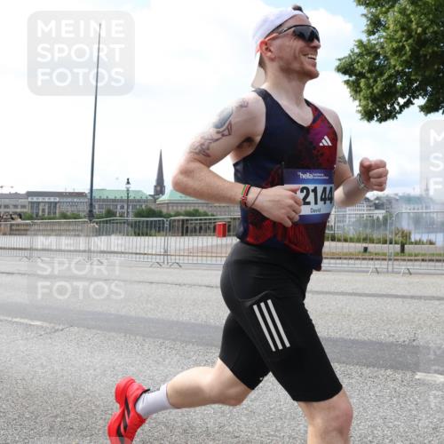 29.06.2025 - hella hamburg halbmarathon Lena Gebhardt http://msf.ph/oto/8434193 29.06.2025 10:08:34 Lombardsbrücke 2144, 1427, 2427, 3762, 5347, 5926, 6100, 6590, 7198, 7348, 7476, 8585, 9457, 9616, 9823, 9951, 9958, 10035, 10092, 10609, 10857, 11657, 11780, 11967, 12144, 12658, 13014, 13174, 14631, 14902, 14965, 15429, 15584, 16439, 18325 meine-sportfotos.de