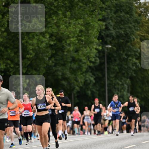29.06.2025 - hella hamburg halbmarathon Dr. Thomas Lammeyer http://msf.ph/oto/8434205 29.06.2025 10:53:52 Kennedybrücke 1167, 1584, 1805, 2437, 2438, 2668, 2716, 2997, 3253, 4769, 5118, 5479, 5480, 5781, 6191, 7203, 7650, 7679, 7947, 7948, 8065, 9162, 10130, 10333, 10654, 10782, 11192 meine-sportfotos.de