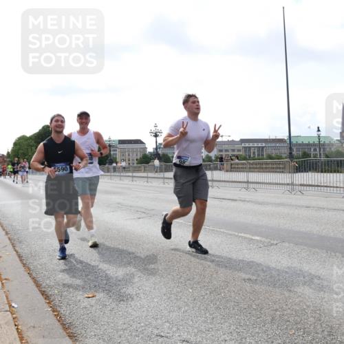 29.06.2025 - hella hamburg halbmarathon Lena Gebhardt http://msf.ph/oto/8434213 29.06.2025 10:08:35 Lombardsbrücke 590, 86, 1427, 2427, 3762, 5347, 5926, 6100, 6590, 7198, 7348, 7476, 8585, 9457, 9616, 9823, 9951, 9958, 10035, 10092, 10609, 10857, 11657, 11780, 11967, 12144, 12658, 13014, 13174, 14631, 14902, 14965, 15429, 15584, 16439, 18325 meine-sportfotos.de