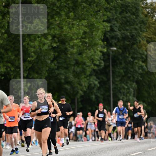 29.06.2025 - hella hamburg halbmarathon Dr. Thomas Lammeyer http://msf.ph/oto/8434214 29.06.2025 10:53:52 Kennedybrücke 1167, 1584, 1805, 2437, 2438, 2668, 2716, 2997, 3253, 4769, 5118, 5479, 5480, 5781, 6191, 7203, 7650, 7679, 7947, 7948, 8065, 9162, 10130, 10333, 10654, 10782, 11192 meine-sportfotos.de