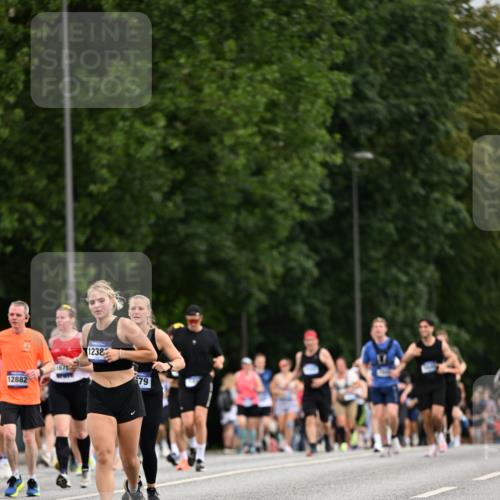 29.06.2025 - hella hamburg halbmarathon Dr. Thomas Lammeyer http://msf.ph/oto/8434222 29.06.2025 10:53:53 Kennedybrücke 1167, 1584, 1805, 2437, 2438, 2541, 2668, 2716, 2997, 3253, 4769, 5118, 5479, 5480, 6191, 7203, 7650, 7679, 7947, 7948, 8065, 9162, 10038, 10130, 10333, 10654, 10782, 11192 meine-sportfotos.de