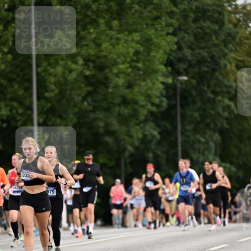 29.06.2025 - hella hamburg halbmarathon Dr. Thomas Lammeyer http://msf.ph/oto/8434230 29.06.2025 10:53:54 Kennedybrücke 1167, 1584, 1805, 2437, 2438, 2541, 2668, 2716, 2997, 3253, 4769, 5106, 5118, 5479, 5480, 7203, 7650, 7679, 7947, 7948, 8065, 9015, 9162, 10038, 10130, 10654, 10782, 11192 meine-sportfotos.de