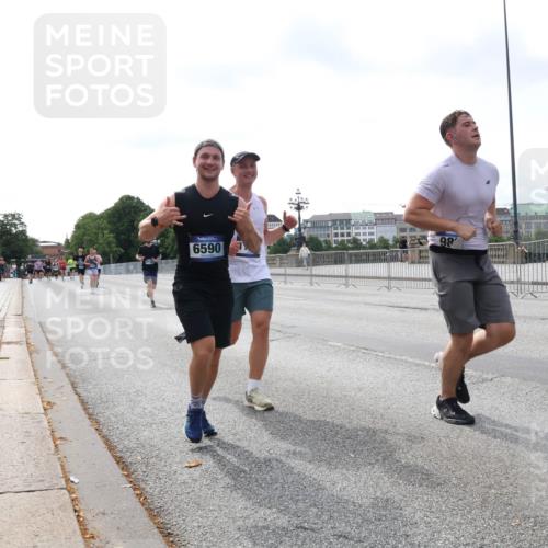 29.06.2025 - hella hamburg halbmarathon Lena Gebhardt http://msf.ph/oto/8434240 29.06.2025 10:08:35 Lombardsbrücke 6590, 98, 1427, 2427, 3762, 5347, 5926, 6100, 6590, 7198, 7348, 7476, 8585, 9457, 9616, 9823, 9951, 9958, 10035, 10092, 10609, 10857, 11657, 11780, 11967, 12144, 12658, 13014, 13174, 14631, 14902, 14965, 15429, 15584, 16439, 18325 meine-sportfotos.de