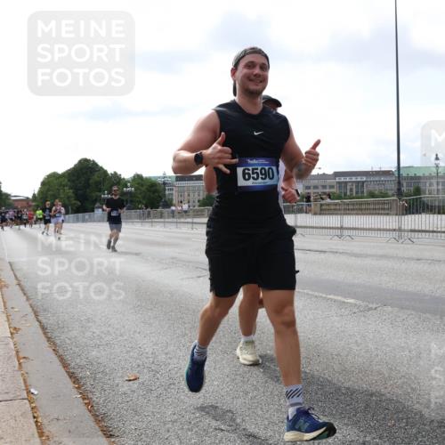 29.06.2025 - hella hamburg halbmarathon Lena Gebhardt http://msf.ph/oto/8434272 29.06.2025 10:08:35 Lombardsbrücke 6590, 98, 1427, 2427, 3762, 5347, 5926, 6100, 6590, 7198, 7348, 7476, 8585, 9457, 9616, 9823, 9951, 9958, 10035, 10092, 10609, 10857, 11657, 11780, 11967, 12144, 12658, 13014, 13174, 14631, 14902, 14965, 15429, 15584, 16439, 18325 meine-sportfotos.de