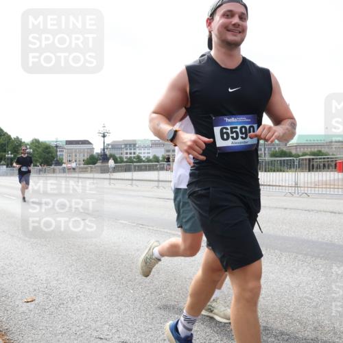 29.06.2025 - hella hamburg halbmarathon Lena Gebhardt http://msf.ph/oto/8434300 29.06.2025 10:08:36 Lombardsbrücke 6100, 6590, 1427, 2427, 3762, 5347, 5926, 6100, 6590, 7198, 7476, 9457, 9616, 9823, 9951, 9958, 10035, 10092, 10609, 10857, 11657, 11780, 11967, 12144, 12658, 13014, 13174, 14631, 14902, 14965, 15429, 15584, 16439 meine-sportfotos.de