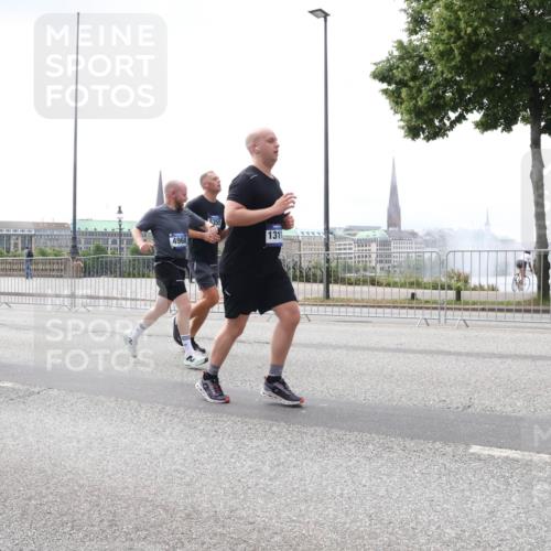 29.06.2025 - hella hamburg halbmarathon Lena Gebhardt http://msf.ph/oto/8434303 29.06.2025 10:44:41 Lombardsbrücke 5355, 4968, 1311, 6002, 1273, 1345, 1519, 1629, 1924, 2343, 2610, 2674, 3506, 3570, 4215, 4275, 4496, 4968, 5355, 5647, 5649, 6002, 6841, 6888, 7216, 7842, 8272, 8582, 9036, 9084, 9085, 9331, 9333, 9397, 9510, 9536, 10006, 10223, 10303, 10304, 10416, 10668, 10707, 11272, 11825, 11955, 12318, 12322, 12409, 12803, 12995, 13039, 13261, 13262, 13288, 13330, 13390, 13906, 14091, 14123, 14350, 14654, 14681, 14971, 18454, 18459 meine-sportfotos.de
