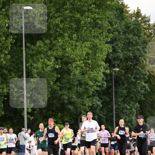 29.06.2025 - hella hamburg halbmarathon Dr. Thomas Lammeyer http://msf.ph/oto/8434311 29.06.2025 10:53:59 Kennedybrücke 1167, 1805, 2437, 2438, 2541, 2716, 2997, 3253, 4589, 4769, 5106, 5118, 5479, 5480, 7679, 7948, 8065, 9015, 9162, 10038, 10130, 10654, 10782, 11030 meine-sportfotos.de