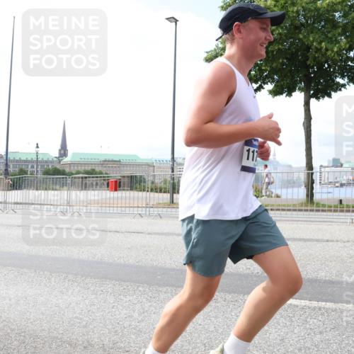 29.06.2025 - hella hamburg halbmarathon Lena Gebhardt http://msf.ph/oto/8434345 29.06.2025 10:08:36 Lombardsbrücke 117, 1427, 2427, 3762, 5347, 5926, 6100, 6590, 7198, 7476, 9457, 9616, 9823, 9951, 9958, 10035, 10092, 10609, 10857, 11657, 11780, 11967, 12144, 12658, 13014, 13174, 14631, 14902, 14965, 15429, 15584, 16439 meine-sportfotos.de