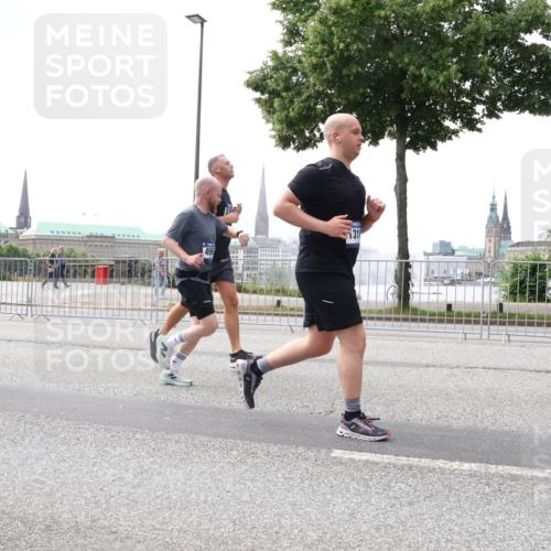 29.06.2025 - hella hamburg halbmarathon Lena Gebhardt http://msf.ph/oto/8434351 29.06.2025 10:44:42 Lombardsbrücke 600, 496, 311, 1024, 1273, 1345, 1519, 1629, 1924, 2343, 2610, 2674, 3506, 3570, 4215, 4275, 4496, 4968, 5355, 5647, 5649, 6002, 6841, 6888, 7216, 7842, 8272, 8582, 8907, 9036, 9084, 9085, 9331, 9333, 9397, 9510, 9536, 10006, 10223, 10303, 10304, 10416, 10668, 10707, 11272, 11825, 12318, 12322, 12394, 12409, 12803, 12995, 13039, 13261, 13262, 13288, 13330, 13390, 13906, 14091, 14123, 14350, 14654, 14681, 14971, 18454, 18459 meine-sportfotos.de