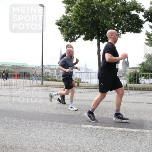 29.06.2025 - hella hamburg halbmarathon Lena Gebhardt http://msf.ph/oto/8434373 29.06.2025 10:44:42 Lombardsbrücke 600, 1024, 1273, 1345, 1519, 1629, 1924, 2343, 2610, 2674, 3506, 3570, 4215, 4275, 4496, 4968, 5355, 5647, 5649, 6002, 6841, 6888, 7216, 7842, 8272, 8582, 8907, 9036, 9084, 9085, 9331, 9333, 9397, 9510, 9536, 10006, 10223, 10303, 10304, 10416, 10668, 10707, 11272, 11825, 12318, 12322, 12394, 12409, 12803, 12995, 13039, 13261, 13262, 13288, 13330, 13390, 13906, 14091, 14123, 14350, 14654, 14681, 14971, 18454, 18459 meine-sportfotos.de