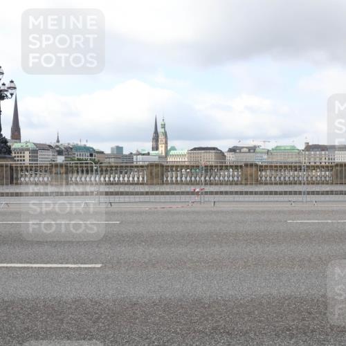 29.06.2025 - hella hamburg halbmarathon Lena Gebhardt http://msf.ph/oto/8434417 29.06.2025 09:01:22 Lombardsbrücke  meine-sportfotos.de