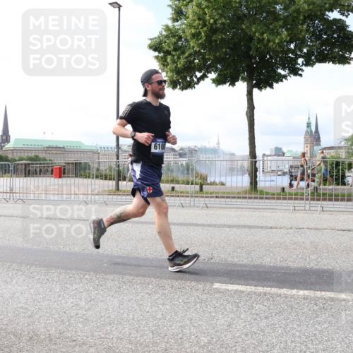 29.06.2025 - hella hamburg halbmarathon Lena Gebhardt http://msf.ph/oto/8434425 29.06.2025 10:08:39 Lombardsbrücke 6100, 1427, 2427, 3762, 5347, 5926, 6100, 6590, 7198, 7476, 9457, 9616, 9823, 9951, 9958, 10035, 10092, 10609, 10857, 11657, 11780, 11967, 12144, 13014, 13174, 13593, 14631, 14902, 14965, 15429, 15584, 15586, 15592, 16439, 18266 meine-sportfotos.de