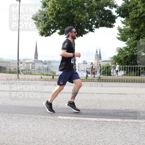 29.06.2025 - hella hamburg halbmarathon Lena Gebhardt http://msf.ph/oto/8434452 29.06.2025 10:08:40 Lombardsbrücke 1427, 2427, 3762, 5347, 5926, 6100, 6590, 7198, 7476, 9457, 9616, 9823, 9951, 9958, 10035, 10092, 10609, 10857, 11657, 11780, 11967, 12144, 13014, 13174, 13592, 13593, 14631, 14902, 14965, 15429, 15584, 15586, 15592, 16439, 18266 meine-sportfotos.de