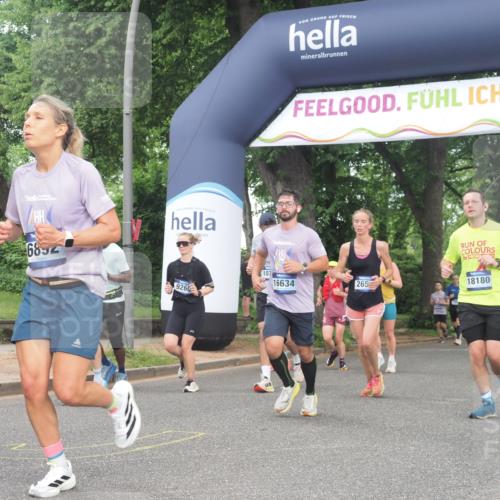 29.06.2025 - hella hamburg halbmarathon KatJ http://msf.ph/oto/8434478 29.06.2025 10:44:25 Zwischen KM18-KM19 2652, 2656, 3575, 4632, 5391, 6892, 7159 meine-sportfotos.de