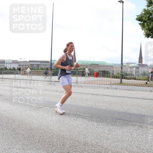 29.06.2025 - hella hamburg halbmarathon Lena Gebhardt http://msf.ph/oto/8434485 29.06.2025 10:08:43 Lombardsbrücke 958, 9951, 1427, 2427, 3762, 5347, 5926, 6100, 6590, 7198, 7453, 7476, 9457, 9616, 9823, 9951, 9958, 10035, 10092, 10609, 10857, 11657, 11780, 11967, 12144, 13014, 13174, 13592, 13593, 14631, 14902, 14965, 15429, 15584, 15586, 15592, 16439, 18266 meine-sportfotos.de