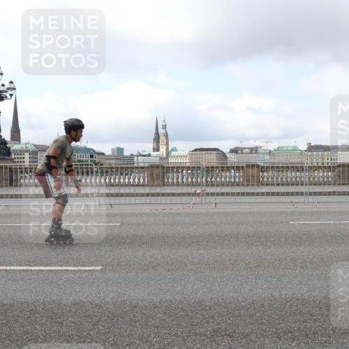 29.06.2025 - hella hamburg halbmarathon Lena Gebhardt http://msf.ph/oto/8434498 29.06.2025 09:01:22 Lombardsbrücke  meine-sportfotos.de
